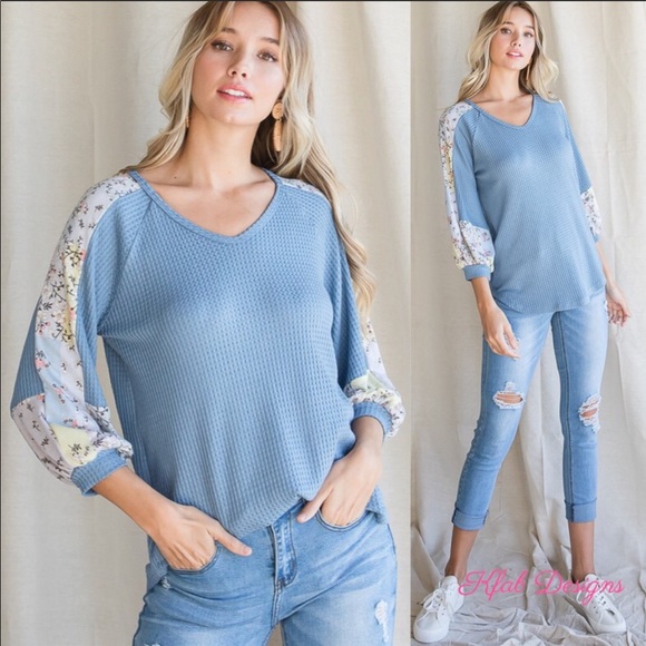 ❤️LAST! Blue V Neck Floral Contrast Waffle Top! - Picture 2 of 8